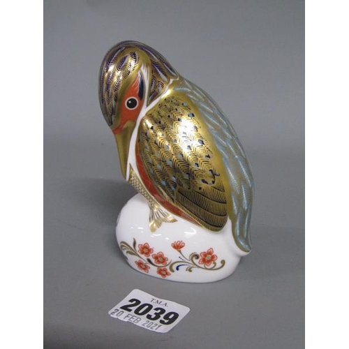 2039 - ROYAL CROWN DERBY KINGFISHER PAPERWEIGHT WITH GOLD STOPPER, 11.5CM H