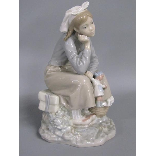 2041 - LLADRO FIGURINE - DUTCH GIRL WITH DOLL, 23CM H