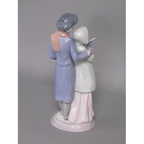 2043 - LLADRO FIGURE GROUP, MODEL NO.6128, CHRISTMAS CAROLS, 27CM H