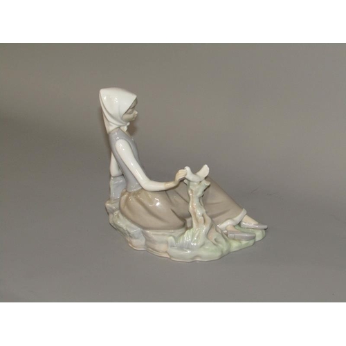 2052 - LLADRO PORCELAIN FIGURE GROUP - GRIL SEATED WITH DOVE, 18CM H