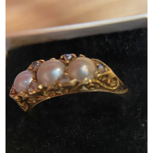 1781 - 18ct GOLD DIAMOND AND PEARL SET RING SIZE L/M - 4.4g