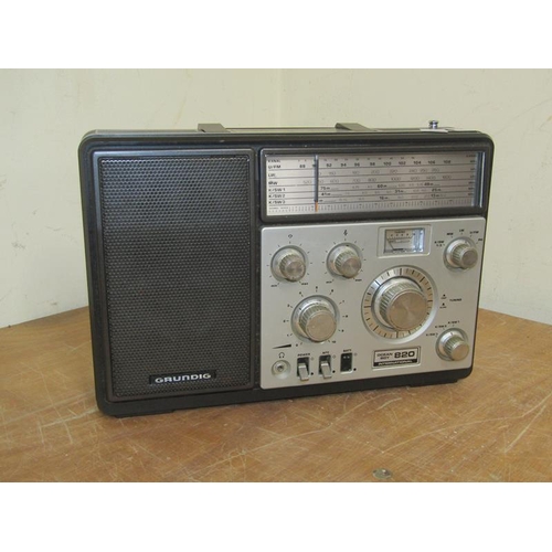 1731 - VINTAGE GRUNDIG 220 INTERNATIONAL RADIO - 34cms W