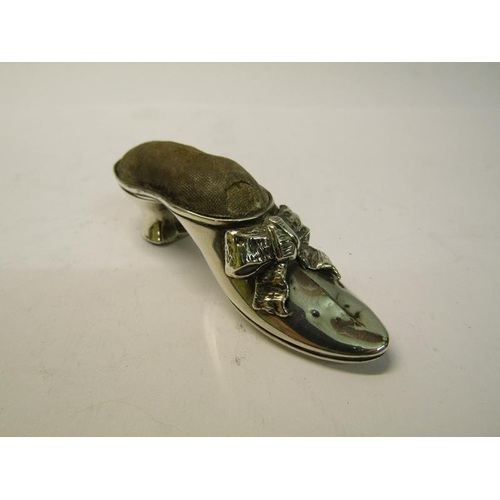 168 - A late Victorian silver ladies shoe pin cushion, Birmingham 1890, markers marks rubbed, 7.5cm w.