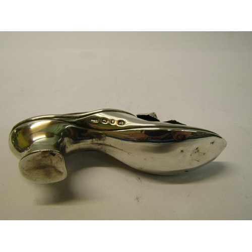 168 - A late Victorian silver ladies shoe pin cushion, Birmingham 1890, markers marks rubbed, 7.5cm w.