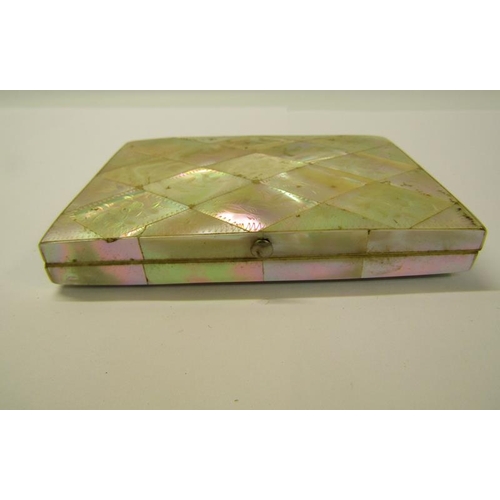 75 - A 19c mother of pearl visiting card case, the diamond pearls engraved with flowers and leaf, opening... 