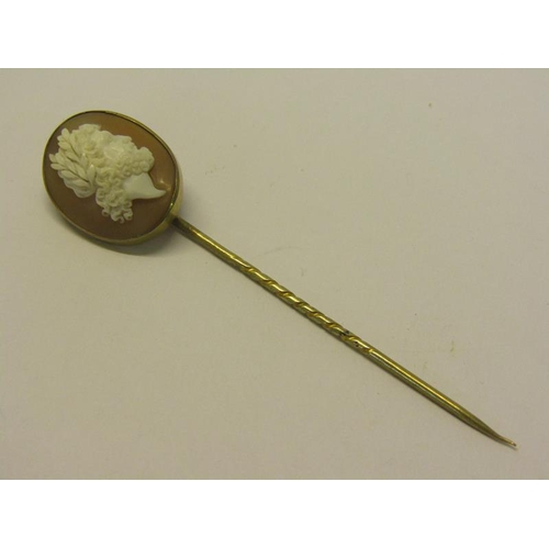 148 - An Edwardian gilt metal cameo stick pin, 7cml.