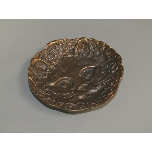 18 - An early 20c patinated bronze dish, cast as a cat's face, 11cm diam.