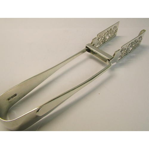 194 - A pair of Edwardian serving tongs, makers mark for Harrods Stores Ltd (Richard Burbridge), London 19... 