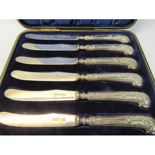 210 - A boxed set of six silver pistol grip tea knives, makers mark for Fenton Bros, Sheffield 1905.  5ozt