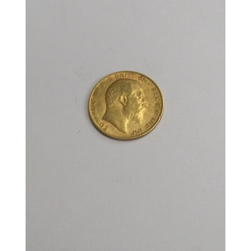 124 - A 1910 gold half sovereign.