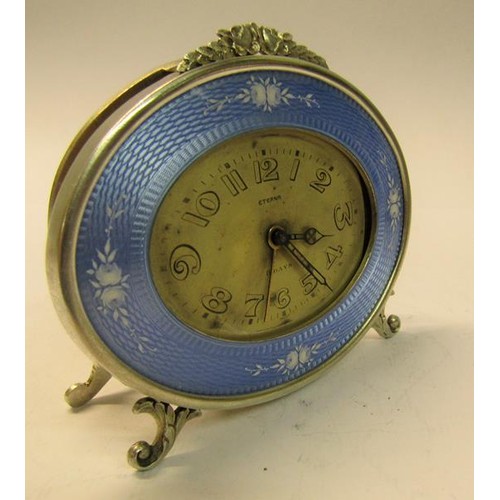 189A - An early 20c Argent Dore silver and enamel mounted bedside clock, 8.5cm w.