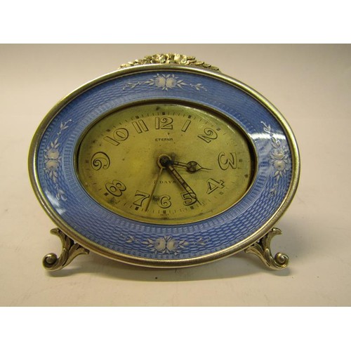 189A - An early 20c Argent Dore silver and enamel mounted bedside clock, 8.5cm w.