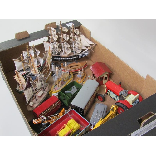 1201 - BOX OF DIECAST VEHCILES & MODEL BOATS