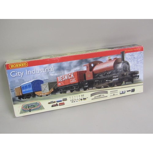 1206 - QTY OF MODEL RAILWAY - OO GAUGE