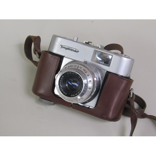 1207 - VINTAGE CAMERAS AND EQUIPMENT