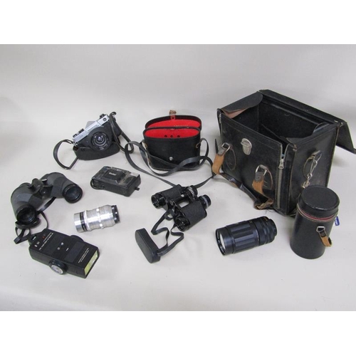 1271 - BOX OF VINTAGE CAMERAS AND EQUIPMENT