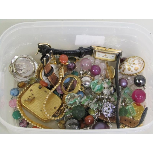 1406 - COLLECTION OF MISC. COSTUME JEWELLERY, BEADS AND BROOCHES