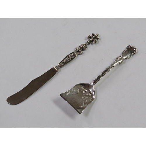 1410 - BOX SET OF SIX SILVER SEAL TOP COFFEE SPOONS TOGETHER WITH A SILVER SMALL SLICE AND ONE BUTTER KNIFE... 