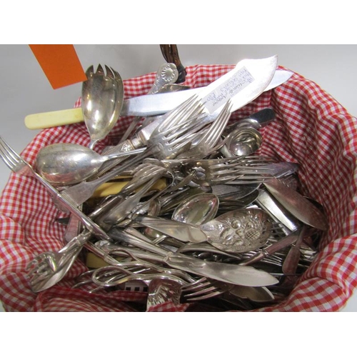 1613 - WICKER BASKET OF CUTLERY