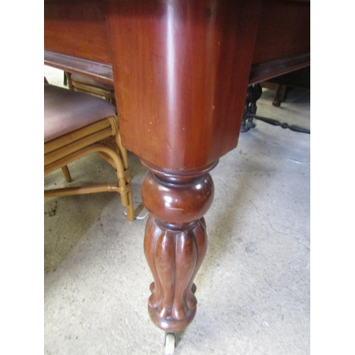 149 - VICTORIAN MAHOGANY EXTENDING DINING TABLE