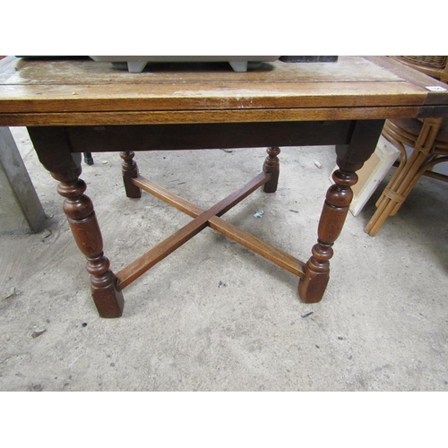 150 - 1930'S OAK DRAWLEAF TABLE