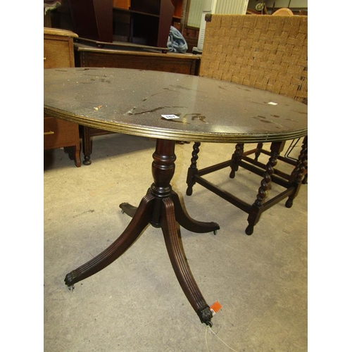 167 - CIRCULAR DINING TABLE