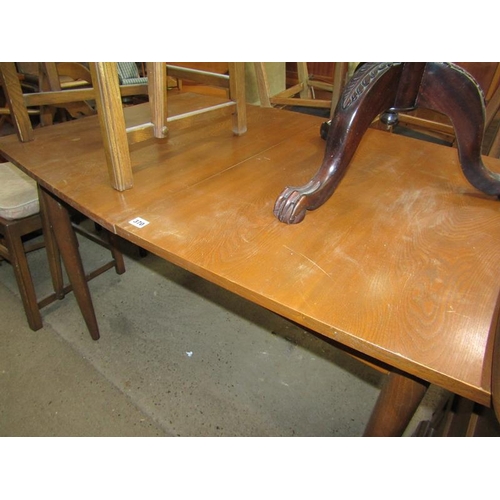 370 - TEAK EXTENDING DINING TABLE