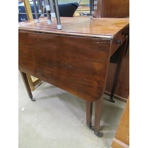 458 - 19c MAHOGANY PEMBROKE TABLE