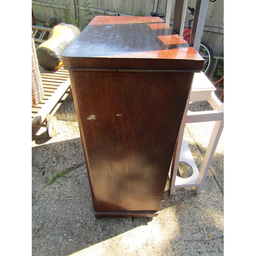 784 - VICTORIAN MAHOGANY CHEST