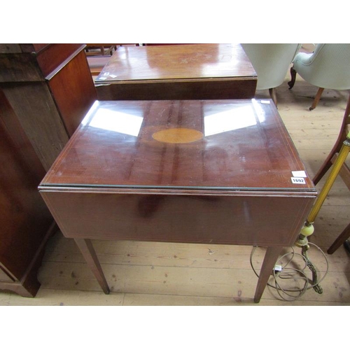 1692 - LATE GEORGIAN MAHOGANY INLAID TWIN FLAP PEMBROKE TABLE WITH FITTED ONE END DRAWER 73cms W