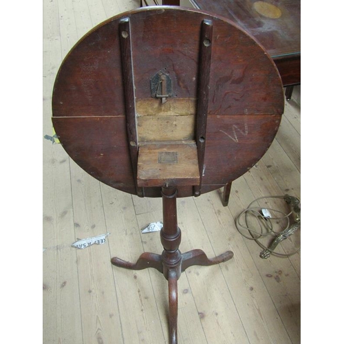 1693 - GEORGE III OAK SMALL CIRCULAR TILT TOP PEDESTAL TABLE 58cms