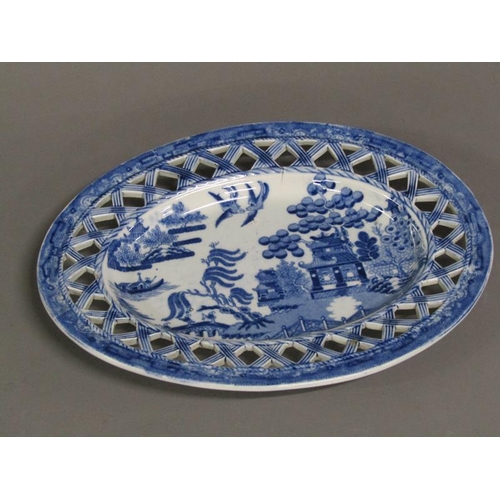 223 - An early 19c pearlware blue and white transfer printed Willow pattern stand with a lattice border, a... 