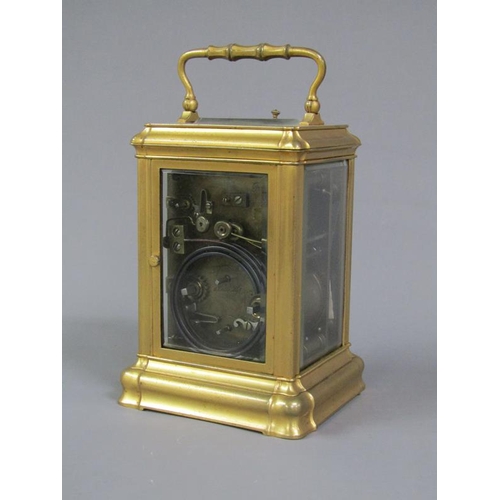 12 - A late 19c French carriage clock, the two train movement having petit and grande sonnerie striking o... 