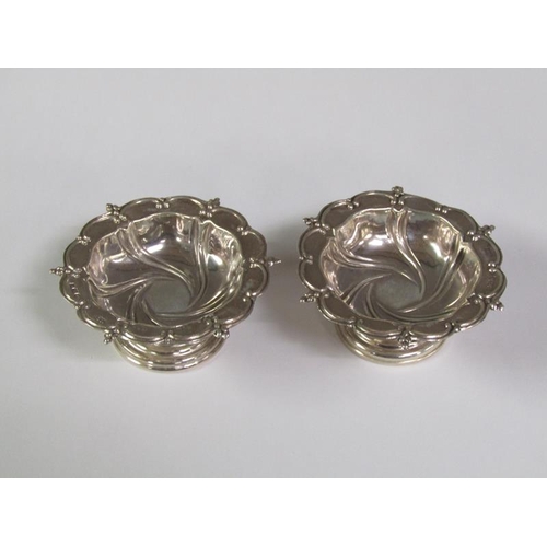 149 - A pair of Edwardian silver table salts, Birmingham 1906, 6.25cm diam.