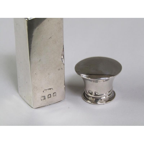 152 - A silver scent bottle, London 1921, 5cm h.