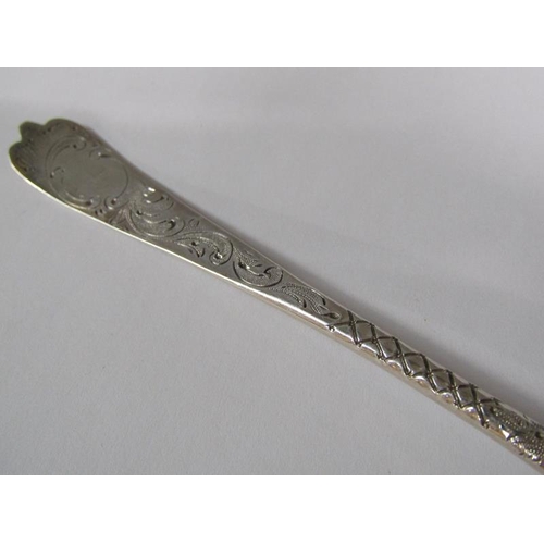 157 - Two late 18c silver Hester Batemen berry spoons, London 1775, each 17.5cm l.