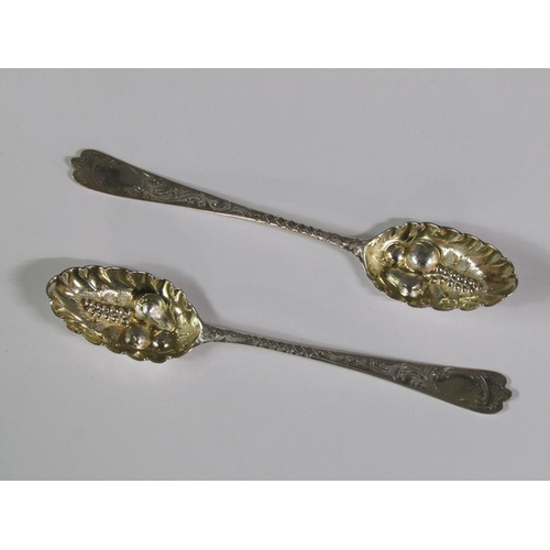 157 - Two late 18c silver Hester Batemen berry spoons, London 1775, each 17.5cm l.