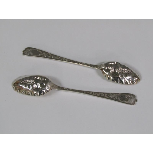 157 - Two late 18c silver Hester Batemen berry spoons, London 1775, each 17.5cm l.