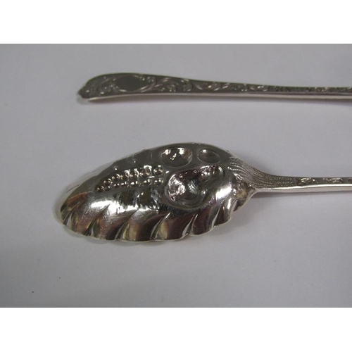 157 - Two late 18c silver Hester Batemen berry spoons, London 1775, each 17.5cm l.