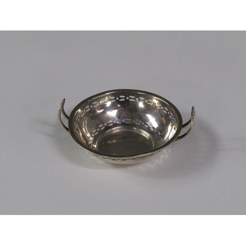 158 - A pair of pierced two handled silver bonbon dishes, Birmingham 1914, 2.4oz t, 9cm diam.