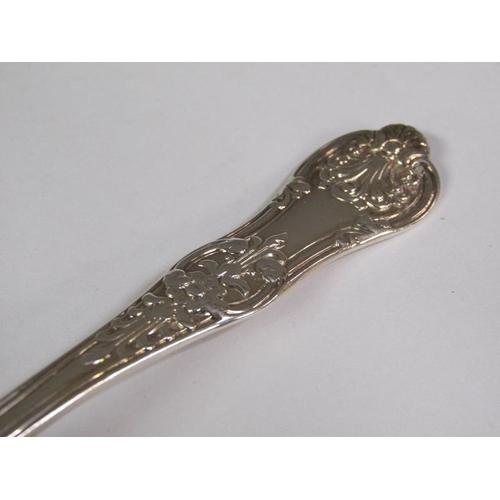 173 - A George IV set of six silver dessert spoons, London 1827, 8oz t, 7cm l.