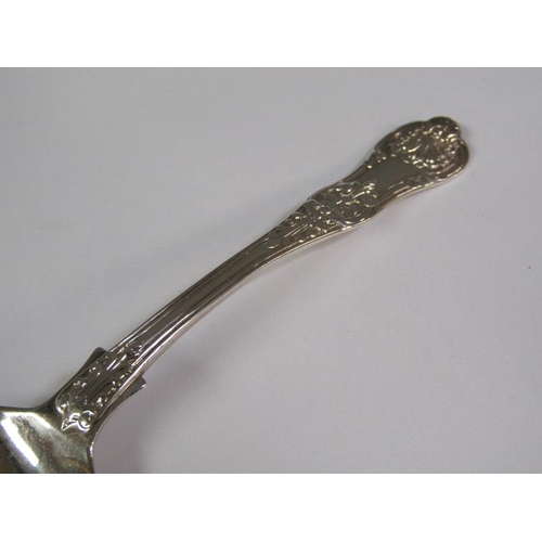 173 - A George IV set of six silver dessert spoons, London 1827, 8oz t, 7cm l.