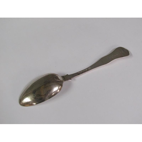 173 - A George IV set of six silver dessert spoons, London 1827, 8oz t, 7cm l.