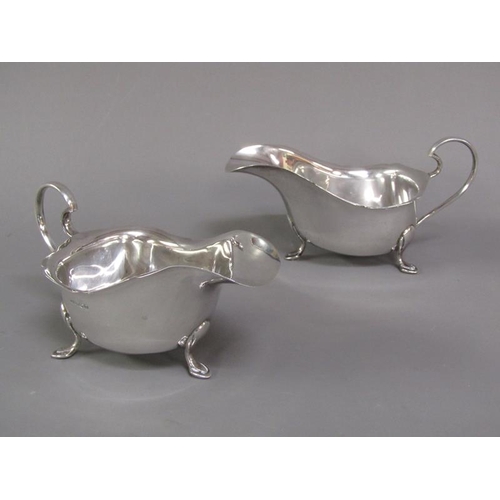 188 - A pair of silver Georgian style sauce boats, Sheffield 1940, total 11oz t, each 19cm l.