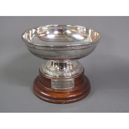 190 - A silver presentation bowl on stand, the bowl London 1935, 7oz t, 12.5cm diam.