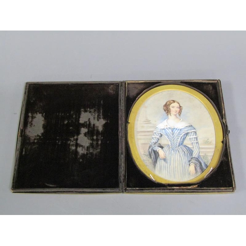 87 - Unsigned - An early 19c portrait of a lady, oval framed and glazed, in a velvet lined folding box, 1... 