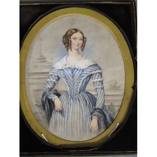 87 - Unsigned - An early 19c portrait of a lady, oval framed and glazed, in a velvet lined folding box, 1... 