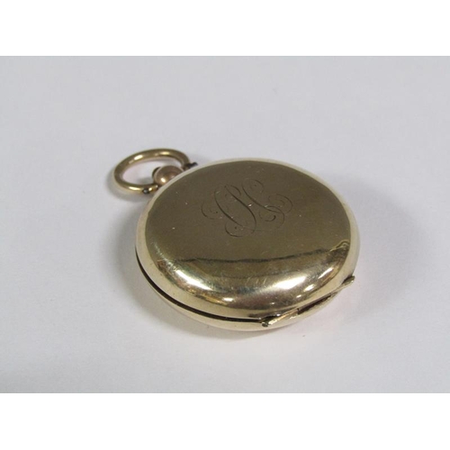 105 - An early 20c 9ct gold sovereign pendant case, 15.8g.