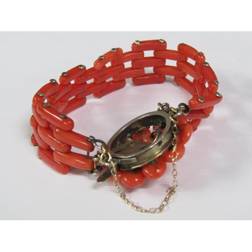 117 - An Edwardian coral bracelet, the bracelet of linked gate design with a bud beaded clasp mount.