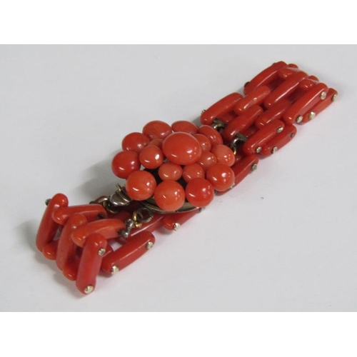 117 - An Edwardian coral bracelet, the bracelet of linked gate design with a bud beaded clasp mount.